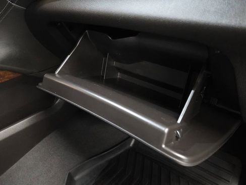 Used 2019 Chevrolet Suburban LT AWD/4WD image 31