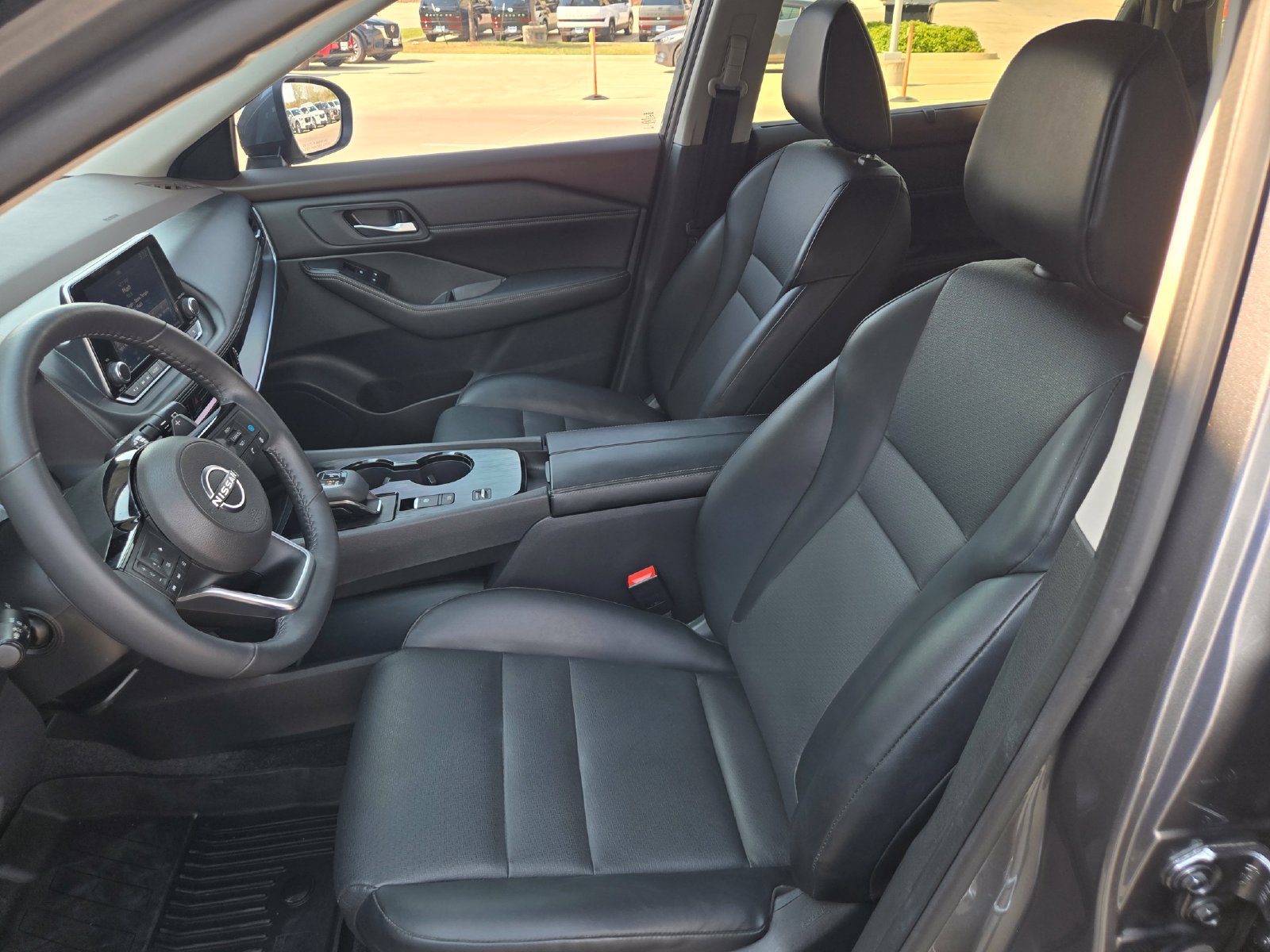 Used 2022 Nissan Rogue SV w/ SV Premium Package FWD image 22