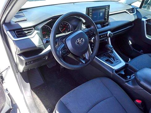 Used 2021 Toyota RAV4 XLE w/ Convenience Package FWD image 9