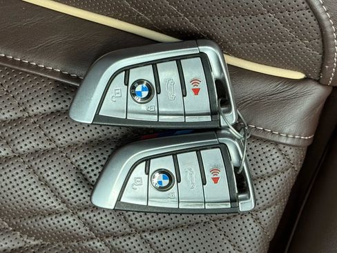 Used 2022 BMW 750i xDrive w/ Luxury Rear Seating Package image 45