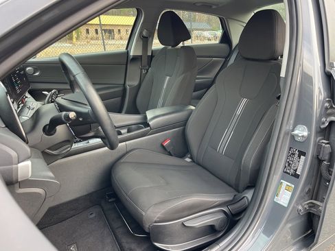 Certified 2025 Hyundai Elantra SEL w/ Cargo Package image 18