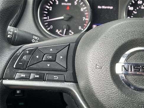 Used 2018 Nissan Rogue S AWD/4WD image 17