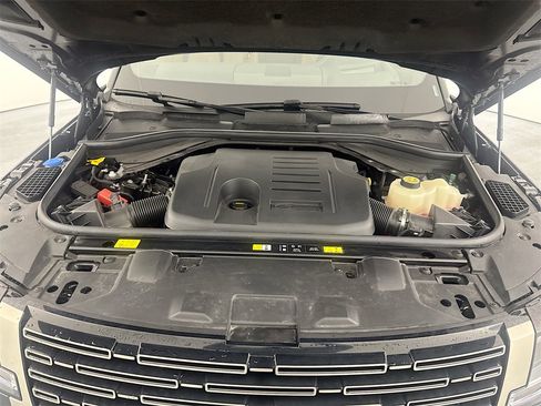 Certified 2025 Land Rover Range Rover SE image 29