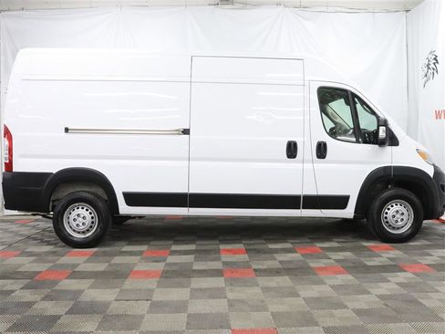 Used 2025 RAM ProMaster 2500 w/ Convenience Group FWD image 4