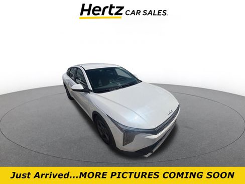 Used 2025 Kia K4 LXS image 1