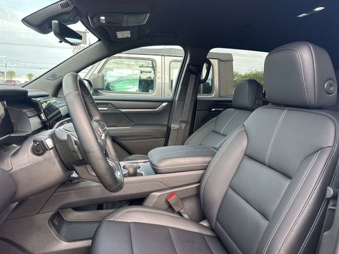 Used 2026 GMC Acadia Elevation w/ Black Edition FWD image 8