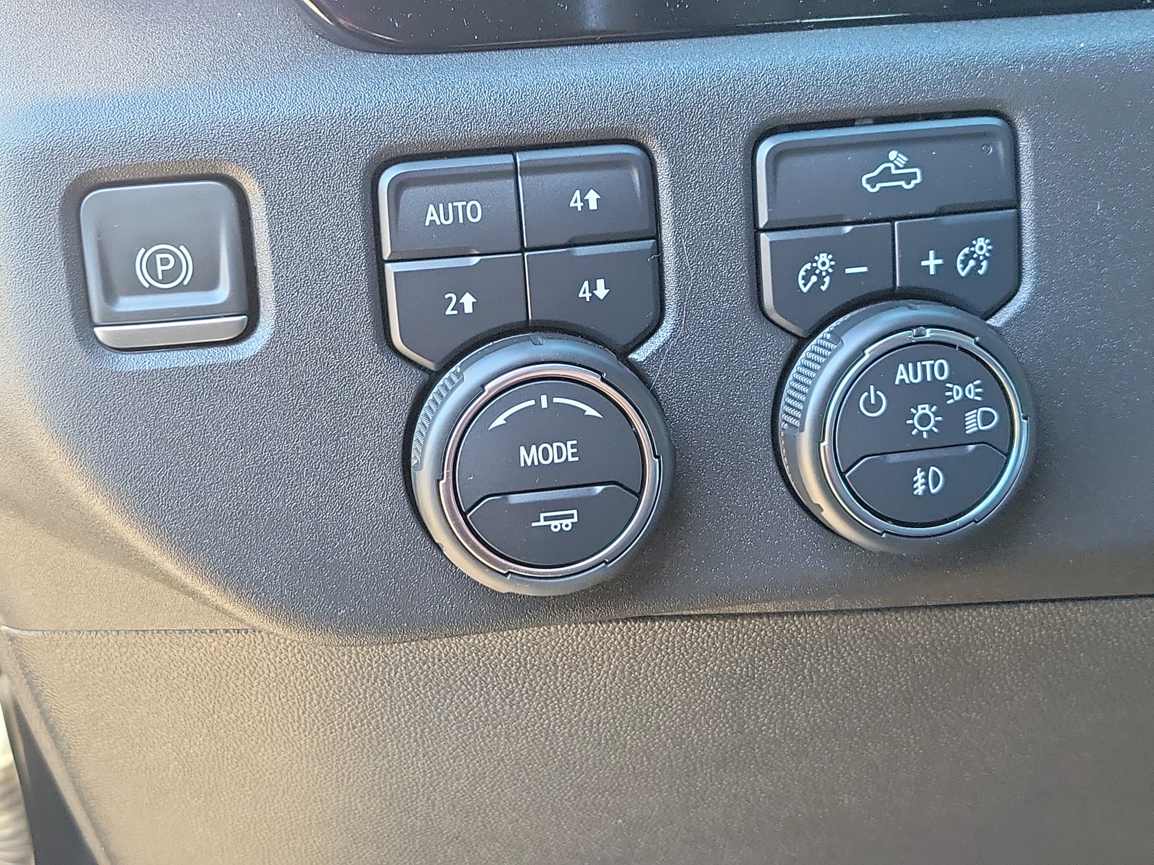 Used 2024 Chevrolet Silverado 1500 LT Trail Boss w/ Convenience Package II AWD/4WD image 29