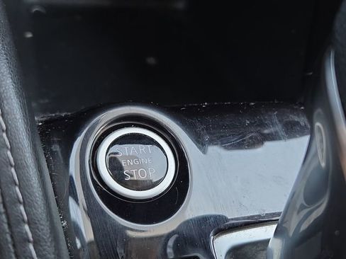 Used 2020 Nissan Kicks SR w/ SR Premium Package FWD image 10
