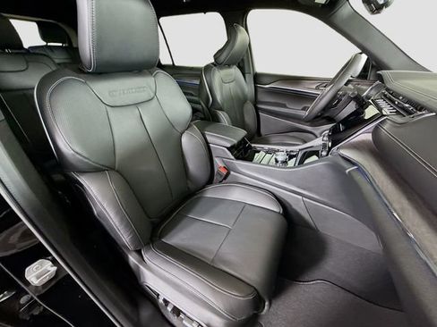 New 2025 Jeep Grand Cherokee L Overland w/ Luxury Tech Group IV image 29