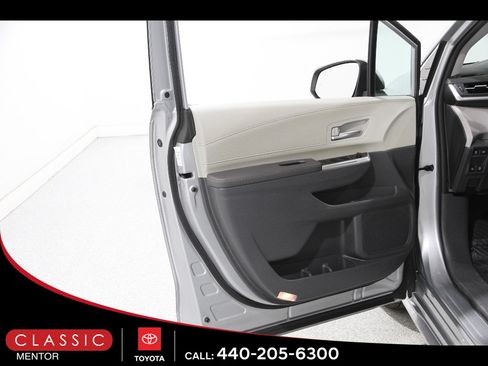 Certified 2024 Toyota Sienna XLE FWD image 4