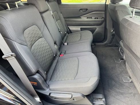 Used 2025 Nissan Pathfinder S image 15