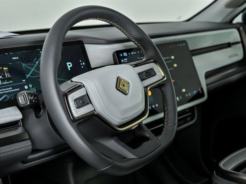 Used 2025 Rivian R1T Premium AWD/4WD image 25