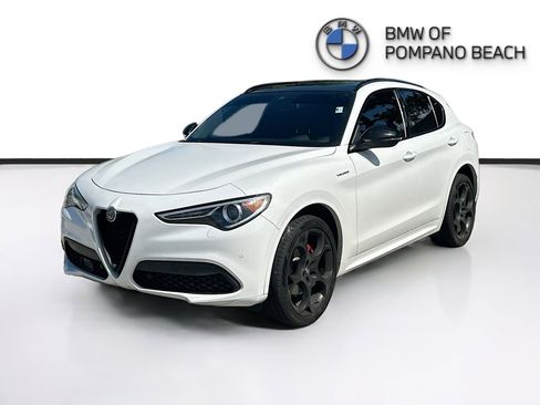 Used 2022 Alfa Romeo Stelvio Veloce AWD/4WD image 3