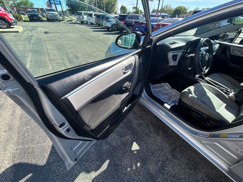 Used 2015 Toyota Corolla LE FWD image 7
