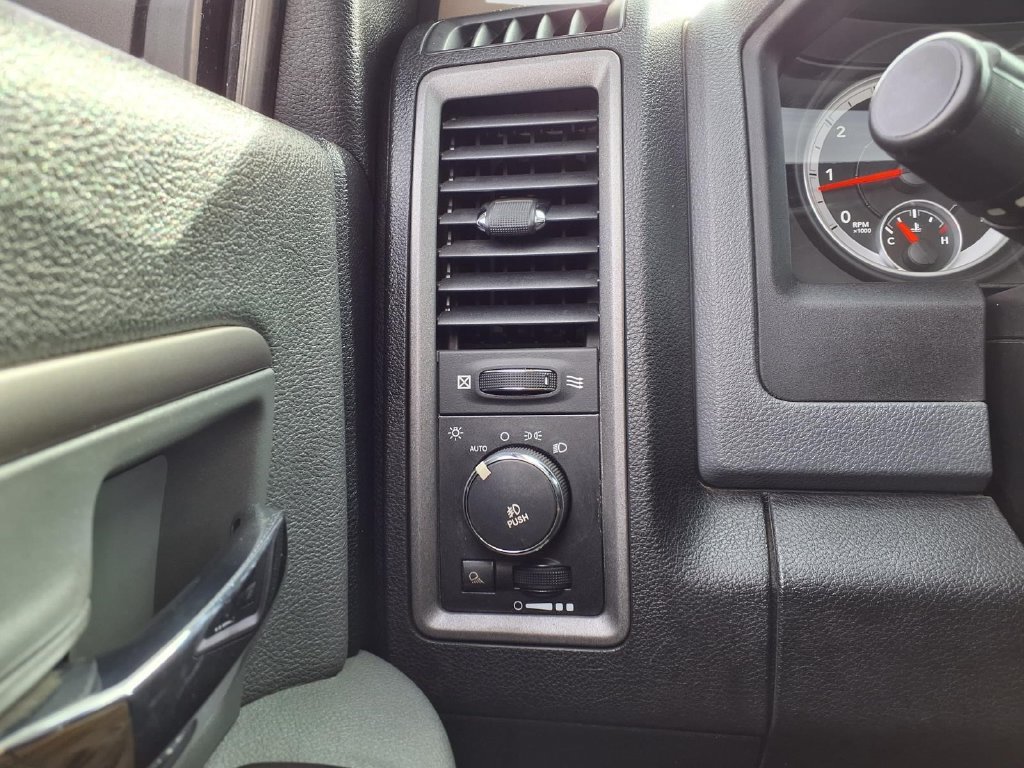 Used 2013 RAM 1500 Express AWD/4WD image 21
