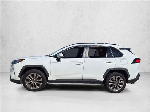 Used 2019 Toyota RAV4 XLE Premium w/ Cold Weather Package FWD image 8