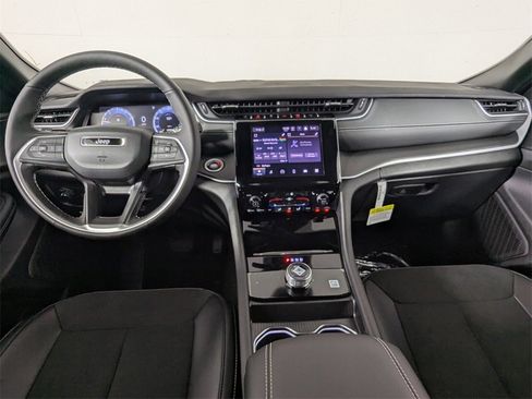 New 2025 Jeep Grand Cherokee Altitude image 16