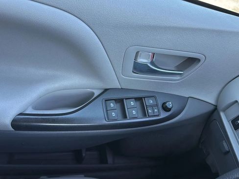 Used 2020 Toyota Sienna LE FWD image 22