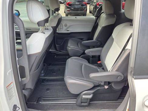 Used 2023 Toyota Sienna XSE w/ XSE Plus Package AWD/4WD image 5