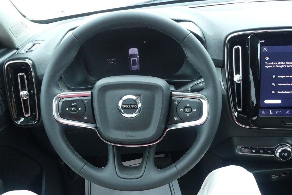 Used 2024 Volvo XC40 B5 Plus AWD/4WD image 16