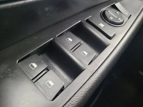 Used 2019 Hyundai Elantra GT image 27