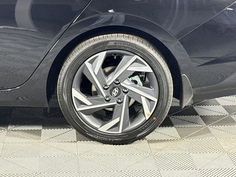 New 2026 Hyundai Elantra Limited image 9