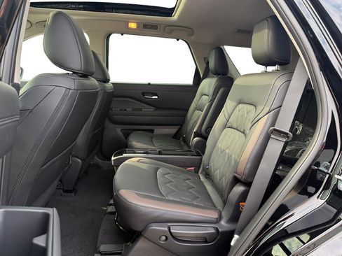 New 2026 Nissan Pathfinder Platinum AWD/4WD image 19
