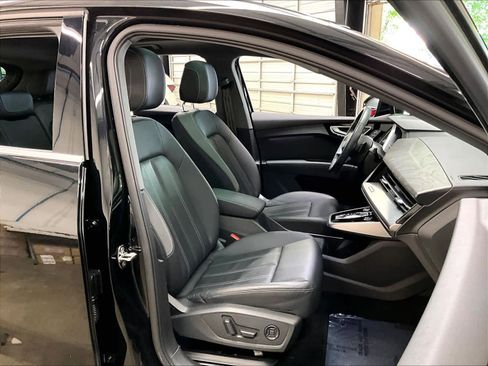 Used 2023 Audi Q4 e-tron Premium Plus w/ Premium Plus RWD image 9