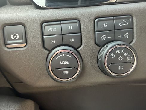 Used 2025 Chevrolet Silverado 3500 LTZ w/ LTZ Premium Package AWD/4WD image 19