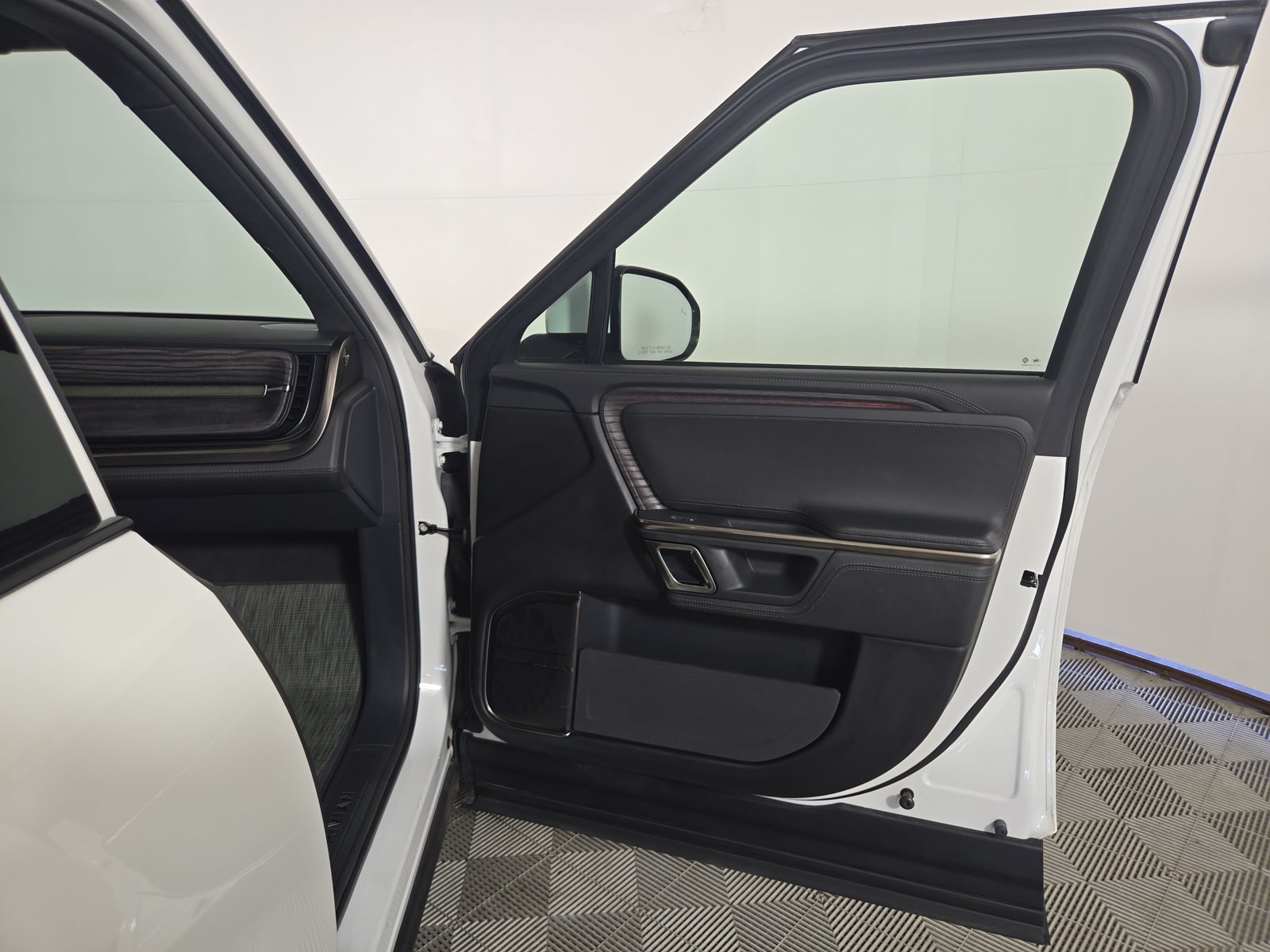 Used 2022 Rivian R1T Adventure AWD/4WD image 18