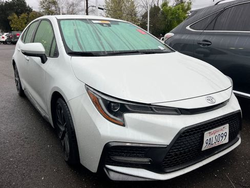Used 2022 Toyota Corolla SE image 3