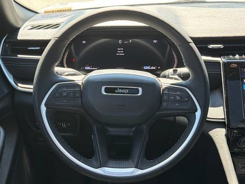 Used 2025 Jeep Grand Cherokee L Altitude RWD image 24