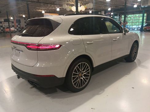 Used 2023 Porsche Cayenne Platinum Edition AWD/4WD image 6