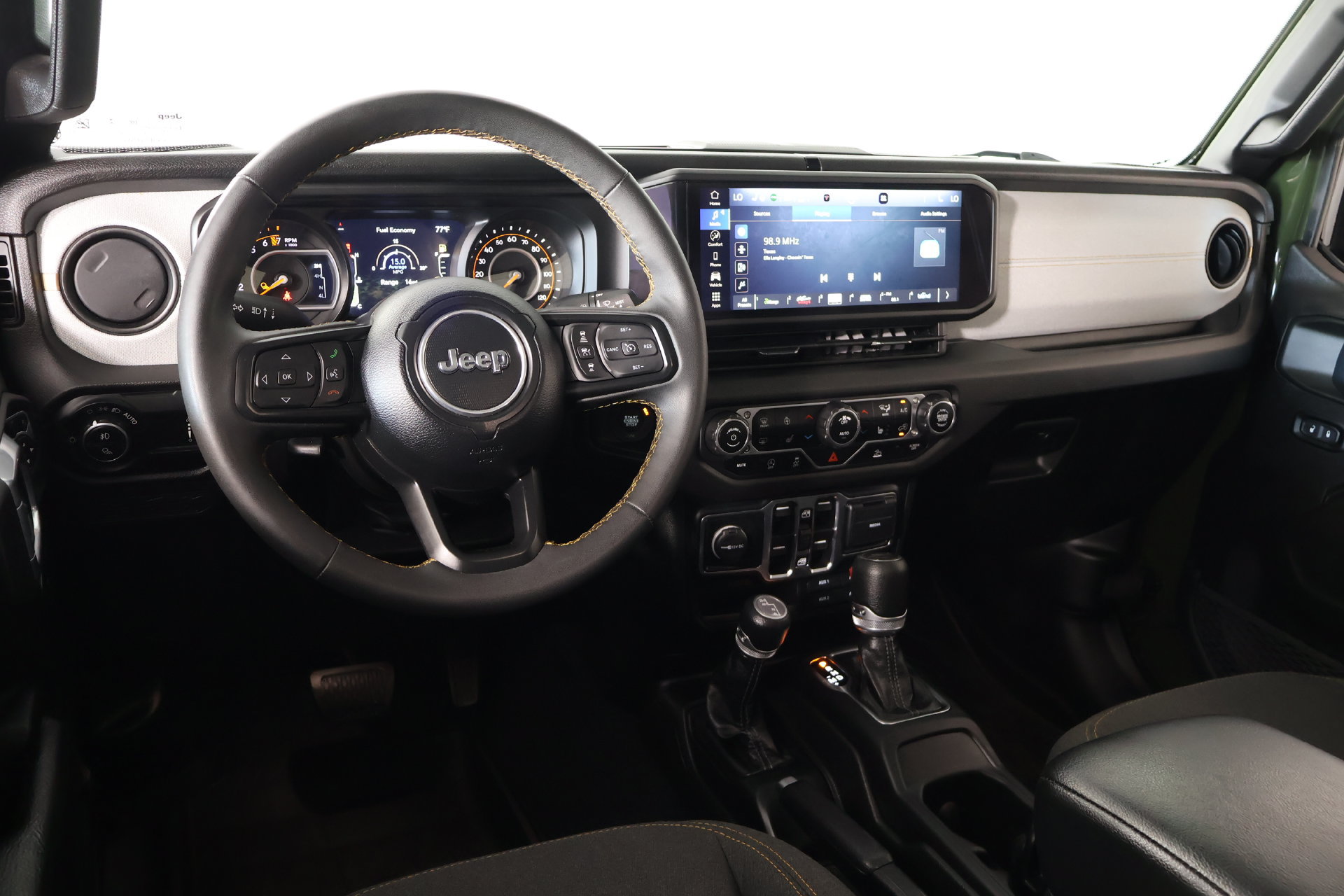 Used 2024 Jeep Gladiator Sport AWD/4WD image 2