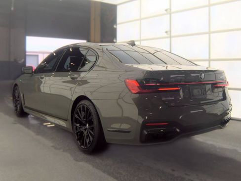 Used 2022 BMW 740i w/ M Sport Package RWD image 6