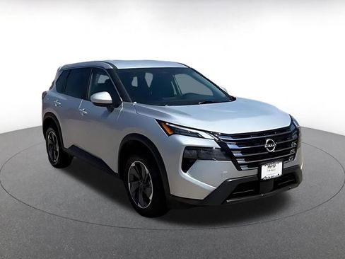 Used 2025 Nissan Rogue SV FWD image 3