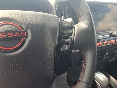 Used 2025 Nissan Frontier PRO-4X AWD/4WD image 18