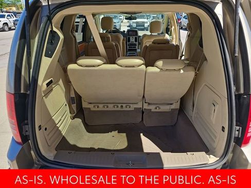 Used 2008 Chrysler Town & Country Limited w/ Entertainment Group #3 FWD image 31