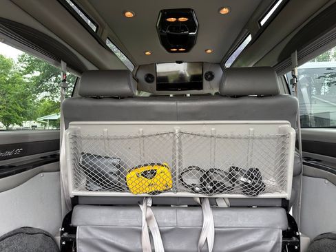 Used 2018 GMC Savana 3500 Extended RWD image 39