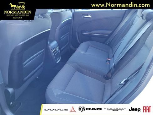 Used 2019 Dodge Charger SXT RWD image 18
