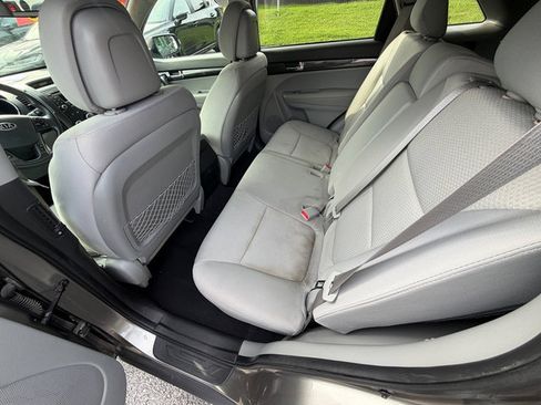 Used 2013 Kia Sorento LX FWD image 7