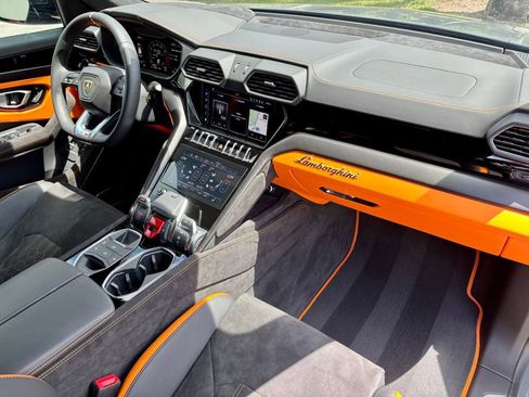 Used 2024 Lamborghini Urus S AWD/4WD image 25