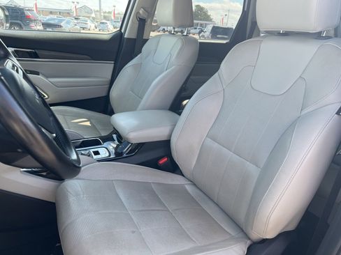 Used 2022 Kia Telluride SX w/ Towing Package image 11