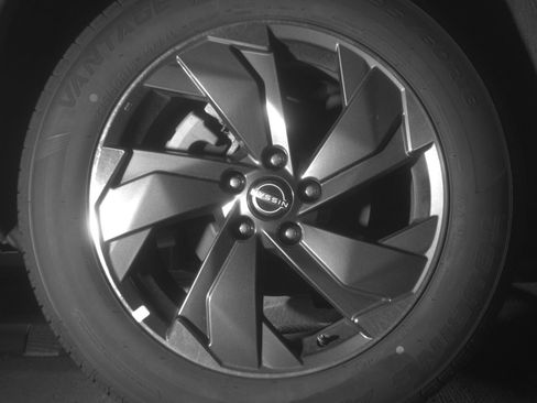Used 2025 Nissan Rogue SV FWD image 15
