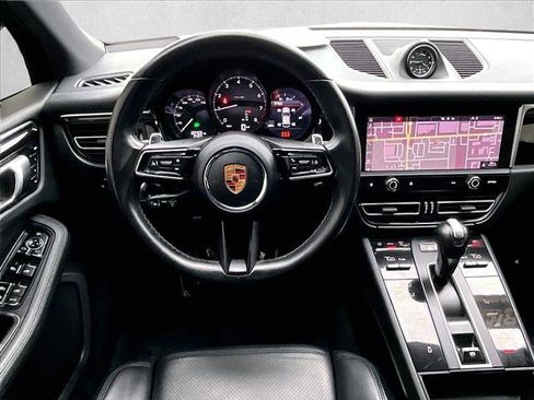 Used 2023 Porsche Macan image 7