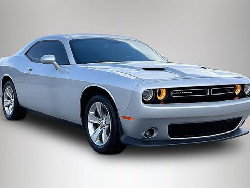 Used 2021 Dodge Challenger SXT RWD image 1