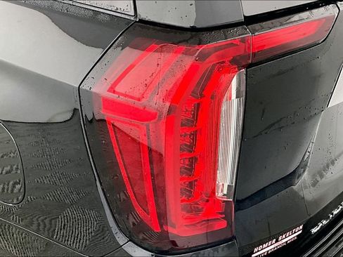 Used 2024 GMC Yukon XL Denali image 28