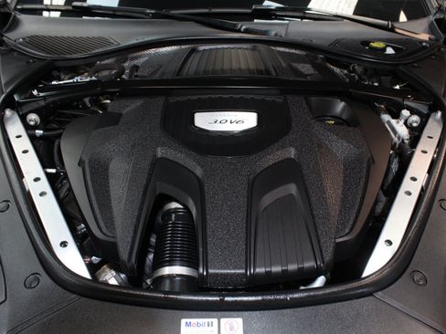 Used 2018 Porsche Panamera 4 AWD/4WD image 20