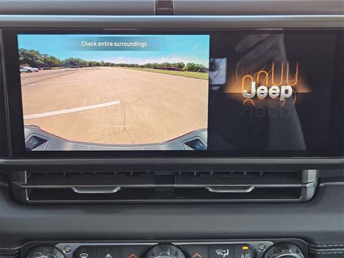 New 2025 Jeep Gladiator Sport image 19