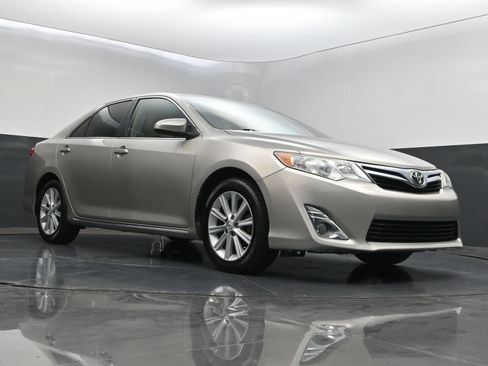 Used 2014 Toyota Camry XLE w/ Leather Package FWD image 34